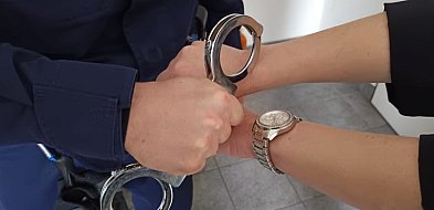 Spotkanie przy alkoholu zakończyło się kradzieżą. Z konta zniknęło kilka tysięcy