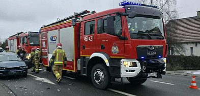 Straż i policja na skrzyżowaniu w Witaszycach. Zderzyły się tam dwa samochody