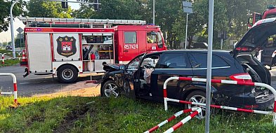 Tuż przed 6:00 doszło do kolizji w Mieszkowie. Interweniowały służby (ZDJĘCIA)
