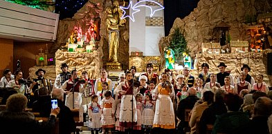 Zespół Folklorystyczny Snutki z kolędami u Franciszkanów FOTORELACJA