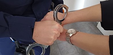 Spotkanie przy alkoholu zakończyło się kradzieżą. Z konta zniknęło kilka tysięcy