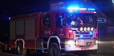 Wieczorna akcja strażaków w Lubinii Małej. Zapaliła się sadza w kominie (ZDJĘCIA)