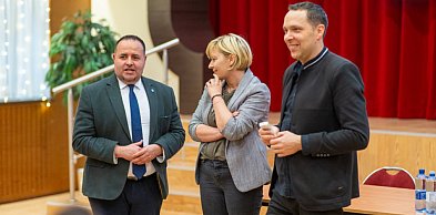 Jak uratować szkołę w Klęce? Dyskutowano o modelu stowarzyszeniowym (ZDJĘCIA)