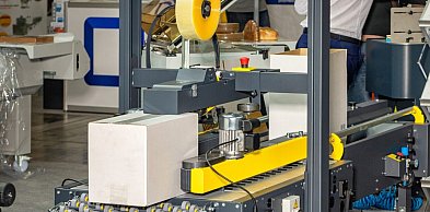 Automatyzacja linii produkcyjnych — technologie, wdrożenie i korzyści