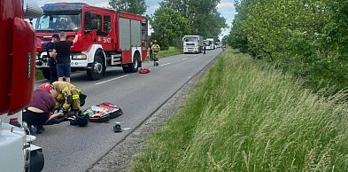 Akcja służb między Fabianowem a Dobrzycą. Motocyklista i rowerzysta w szpitalu