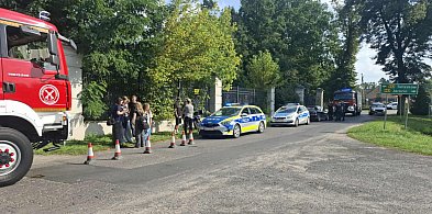 Zdarzenie samochodu i motoroweru na skrzyżowaniu w Tarcach. Ruch wahadłowy (FOTO)-15126