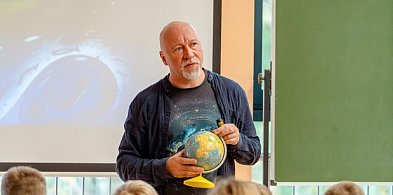 Literatura, pasja i podróże. Niezwykłe spotkanie z Łukaszem Wierzbickim w ZS nr 4-15746