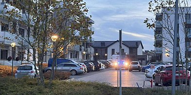 Akcja strażaków na jarocińskim osiedlu. Dziecko zaklinowało się w windzie ZDJĘCIA-15830