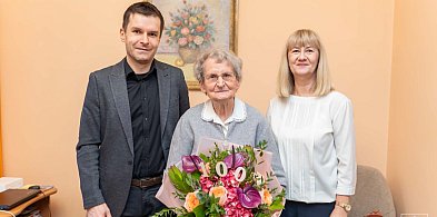 Sto lat minęło! Pani Zofia Sikora z Jarocina zachwyca pogodą ducha i energią-15884