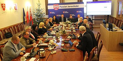 Jednogłośna decyzja radnych. Budżet Powiatu Jarocińskiego na 2026 rok przyjęty-16605