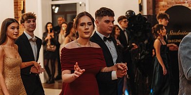 Studniówka 2025 maturzystów Społecznego Liceum Ogólnokształcącego w Jarocinie