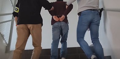 27-latek pobił mężczyznę przed sklepem. Grozi mu do 7,5 roku więzienia (WIDEO)