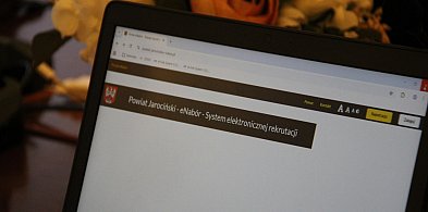 Ósmoklasiści złożą wnioski wyłącznie elektronicznie. Powiat szkoli kadrę (ZDJĘCIA)