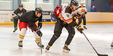 Sport, muzyka i pomoc. IV Turniej Hokejowy odbył się w Jarocinie FOTORELACJA