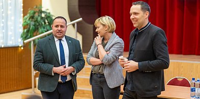 Jak uratować szkołę w Klęce? Dyskutowano o modelu stowarzyszeniowym (ZDJĘCIA)