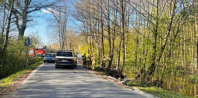 Przerwana grobla w Wilkowyi. Strażacy walczą z uciekającą wodą (ZDJĘCIA)