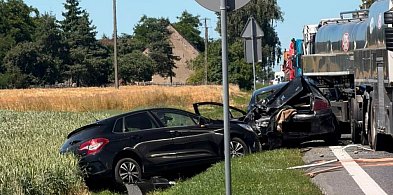 Zderzenie czterech pojazdów na DK12. Jedna osoba trafiła do szpitala (ZDJĘCIA)