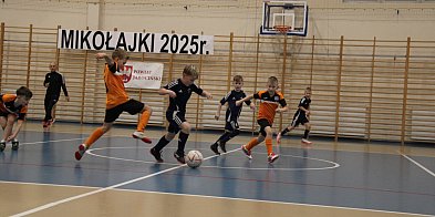 Emocje, gole i świąteczna atmosfera. III Mikołajkowy Turniej za nami (ZDJĘCIA)-16425