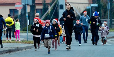 Czerwone czapki opanowały Cielczę. Mikołajkowy bieg odbył się po raz trzeci-16443