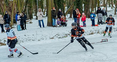 Mecz hokeja na lodzie w Parku Radolińskich FOTORELACJA