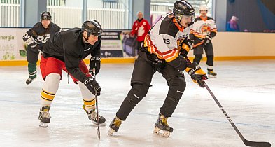 Sport, muzyka i pomoc. IV Turniej Hokejowy odbył się w Jarocinie FOTORELACJA