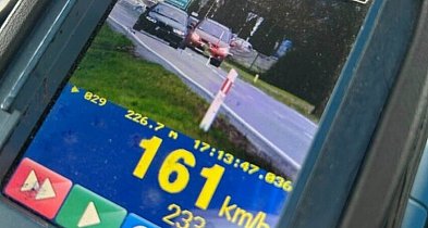 Pierwszy „test” nowych przepisów oblany w Górze. Kierowca słono zapłacił