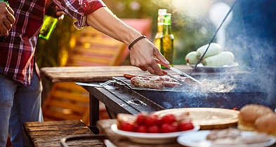 Grillujesz? Sprawdź, gdzie wyrzucić jednorazowe odpady