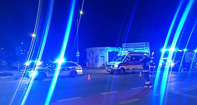 Nocna kolizja w Jarocinie. Mercedes zderzył się z Jaguarem (ZDJĘCIA)