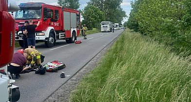 Akcja służb między Fabianowem a Dobrzycą. Motocyklista i rowerzysta w szpitalu