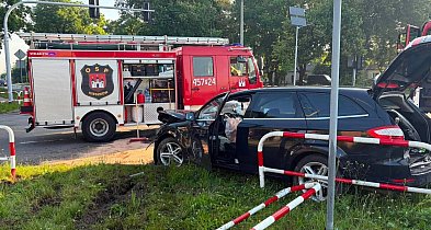 Tuż przed 6:00 doszło do kolizji w Mieszkowie. Interweniowały służby (ZDJĘCIA)