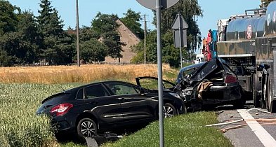 Zderzenie czterech pojazdów na DK12. Jedna osoba trafiła do szpitala (ZDJĘCIA)