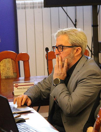 Ósmoklasiści złożą wnioski wyłącznie elektronicznie. Powiat szkoli kadrę (ZDJĘCIA)