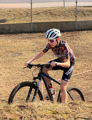 Sezon kolarski ruszył. Zawodnicy Victorii Jarocin ścigali się w Kaliszu (ZDJĘCIA)