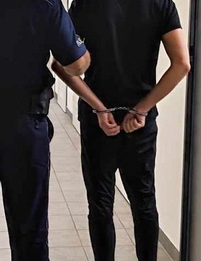 Handel narkotykami w Jarocinie. 22-latek odpowie za dziesiątki przestępstw