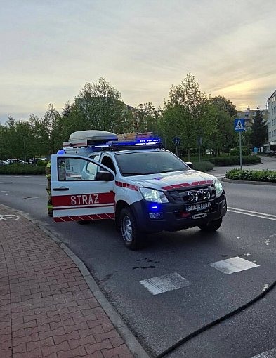 Nocny wypadek w Jarocinie. Cztery osoby podróżowały BMW (ZDJĘCIA)