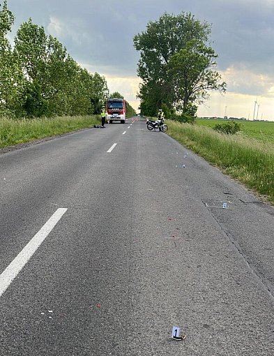 Akcja służb między Fabianowem a Dobrzycą. Motocyklista i rowerzysta w szpitalu