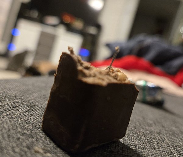 Rodzice, sprawdzajcie słodycze! Niebezpieczne znalezisko po Halloween (ZDJĘCIA)-15824