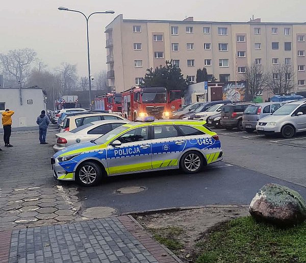 Niewielkie zadymienie w mieszkaniu. Szybka akcja służb w Jarocinie-16626