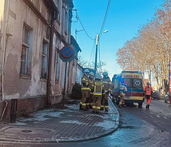 Niebezpieczna interwencja w Mieszkowie. Jedna osoba hospitalizowana (ZDJĘCIA)-16693
