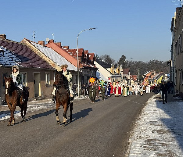 Żerków pełen radości! Orszak Trzech Króli przeszedł ulicami miasta FOTORELACJA-16852