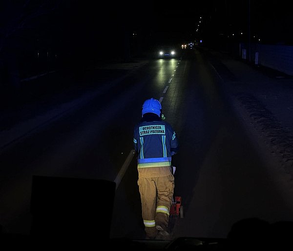 Nietypowa interwencja w Jarocinie. Olej rozlany na 8 kilometrach (ZDJĘCIA)