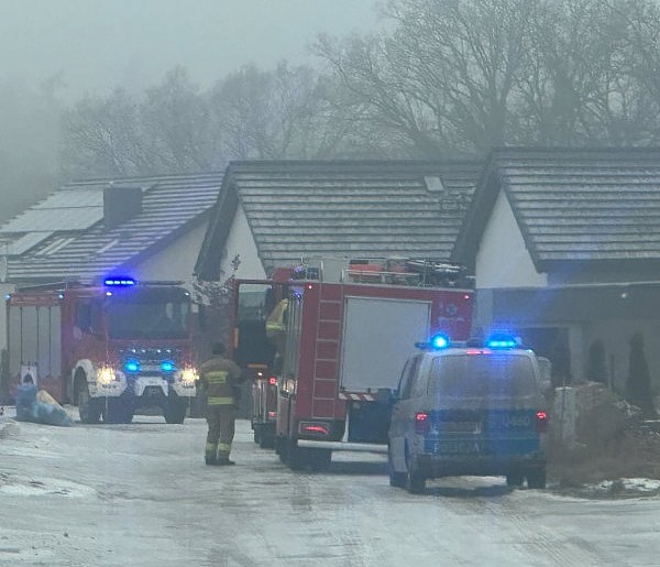 Dziwny zapach spalenizny na os. Ogrody w Jarocinie. Strażacy szukają przyczyny