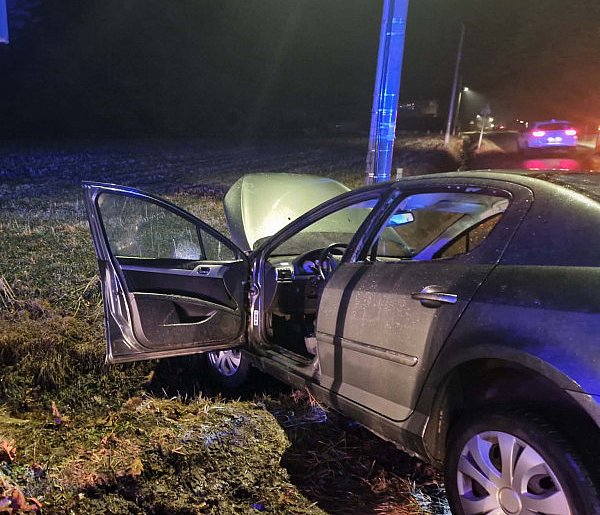 Chwile niepokoju w Parzewie. 79-latek zatrzymał się na poboczu (ZDJĘCIA)