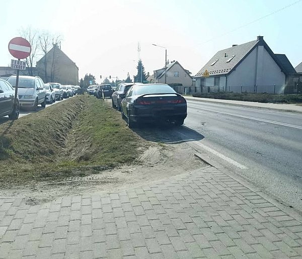 Wyjazd „na ślepo” spod szkoły w Jarocinie. Mieszkanka apeluje (INTERWENCJA)