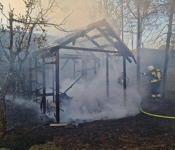 Cztery zastępy gasiły pożar w Kotlinie. Trwa ustalanie przyczyn (ZDJĘCIA)