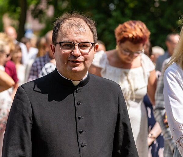Spacer po ogrodzie plebańskim w Wilkowyi FOTORELACJA