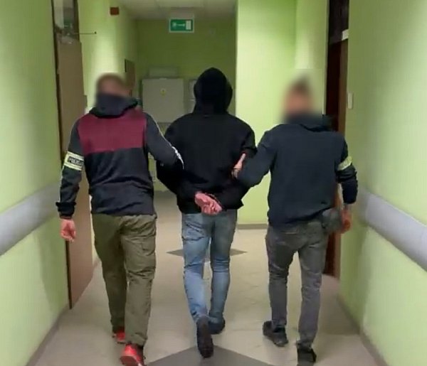 Wpadli po włamaniu w Jarocinie. Policja odzyskała sprzęt za ponad 400 tys. zł