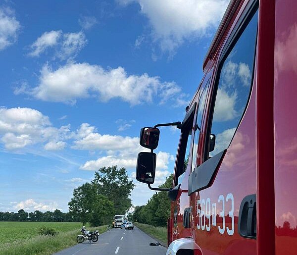 Akcja służb między Fabianowem a Dobrzycą. Motocyklista i rowerzysta w szpitalu