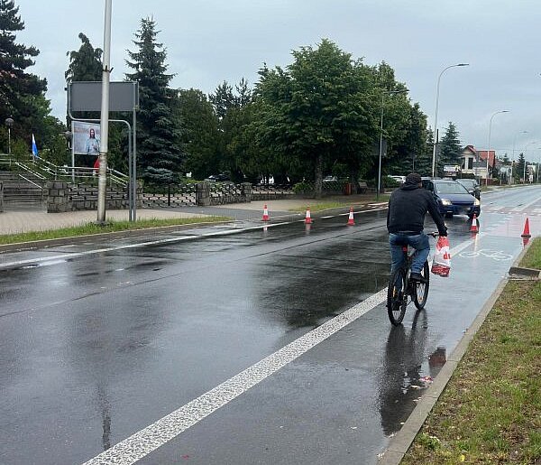 Ul. Wojska Polskiego w Jarocinie nieprzejezdna. Strażacy działają na miejscu