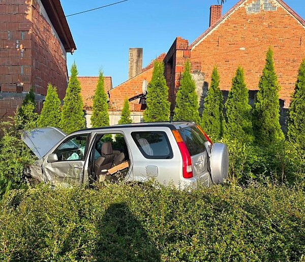 Tuż przed 6:00 doszło do kolizji w Mieszkowie. Interweniowały służby (ZDJĘCIA)